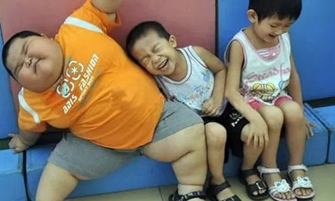Phát hiện nhân tố có thể ảnh hưởng tới tương lai của con trai sắp vào lớp 1, bà mẹ "ra tay" ngay khiến ai cũng trầm trồ