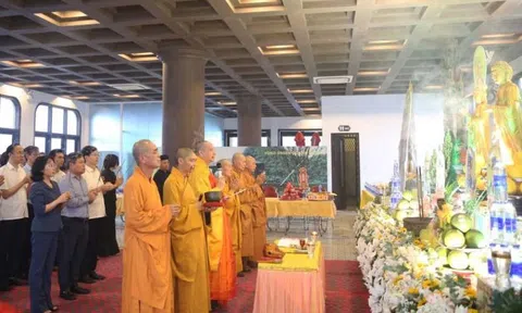 Cầu siêu tưởng niệm 39 nạn nhân vụ tai nạn lật tàu trên vịnh Hạ Long