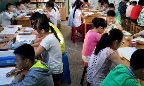 Đăng ảnh lớp học của con kèm chú thích "chán không buồn nói", bà mẹ nhận về nhiều luồng tranh luận