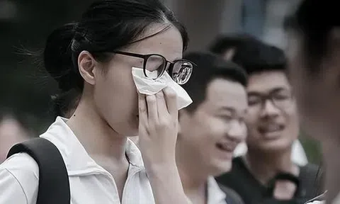 Nữ sinh chưa từng đăng ký ĐH Thanh Hoa nhưng vẫn nhận được giấy báo trúng tuyển, mở phong bì ra mới biết không hề gửi nhầm!