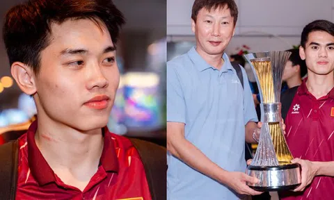 Nóng: U23 Việt Nam đã mang cúp vô địch về TP.HCM, hotboy Đình Bắc khiến fan xót xa với vết thương trên cổ