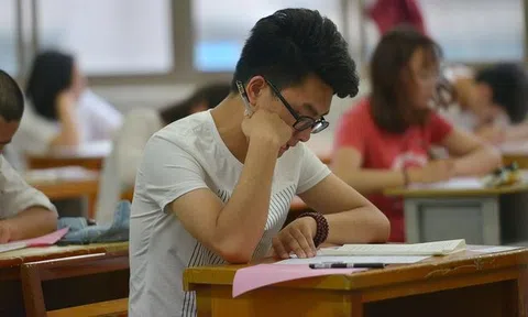 Nam sinh ngày nào cũng chơi game đến sáng lại được ĐH top 1 gửi giấy báo trúng tuyển, người bố ngỡ ngàng: “Có nhầm lẫn không?”