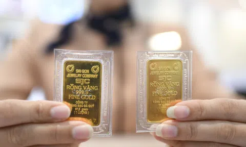 Giá vàng miếng SJC sắp mất mốc 121 triệu đồng/lượng