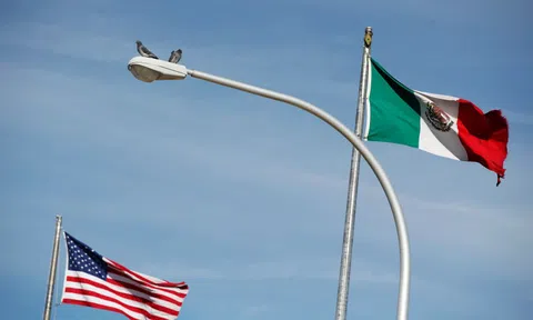 Ông Trump bất ngờ hoãn thuế cho Mexico thêm 90 ngày