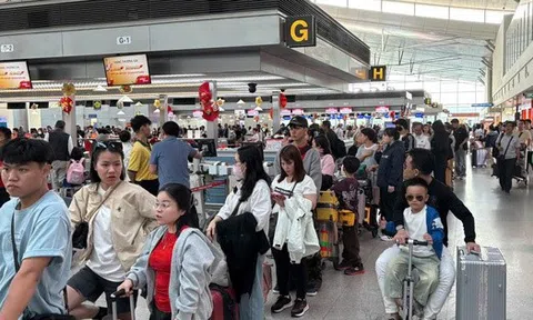 Nâng chất lượng dịch vụ sân bay: Bất tiện với quy định cởi giày, thắt lưng