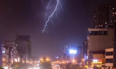 Chiều nay miền Bắc đón mưa dông, kết thúc đợt nắng nóng kỷ lục 40°C