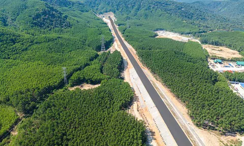 3.100 người, 1.150 thiết bị làm ngày đêm, liên danh Đèo Cả quyết tâm vượt tiến độ dự án lớn nhất cao tốc Bắc - Nam theo chỉ đạo của Thủ tướng