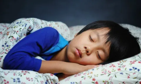 Cảnh báo: Hãy để ý lúc con bạn ngủ, nếu có những dấu hiệu này thì có thể IQ sẽ bị suy giảm!