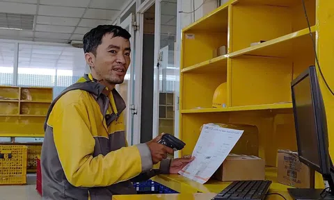 Phí ship chỉ 165K, vị khách ở TPHCM chuyển khoản luôn 165 triệu đồng: Shipper lập tức báo cáo luôn lãnh đạo đơn vị