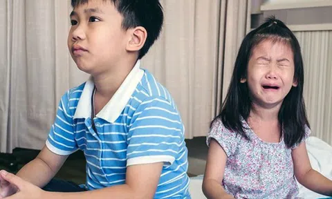 Khi bị đánh, đứa trẻ “bỏ chạy” và đứa “không chạy” lớn lên sẽ khác nhau một trời một vực