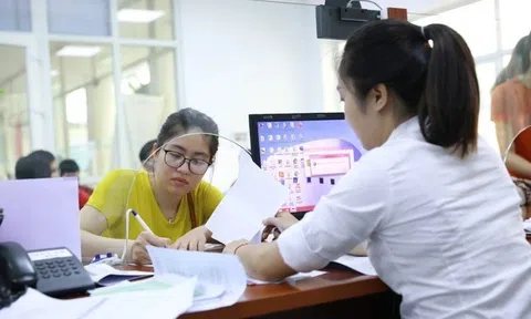 Ngoài tiền lương, viên chức sẽ có thêm 'nguồn thu hợp pháp khác'