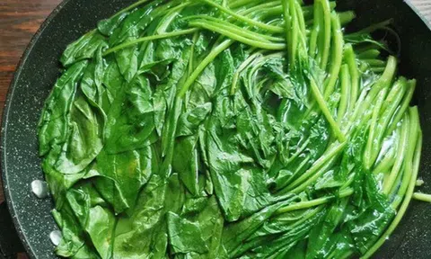 6 thực phẩm để lâu trong tủ lạnh "hóa chất độc", bác sĩ cảnh báo đừng ăn kẻo rước ung thư