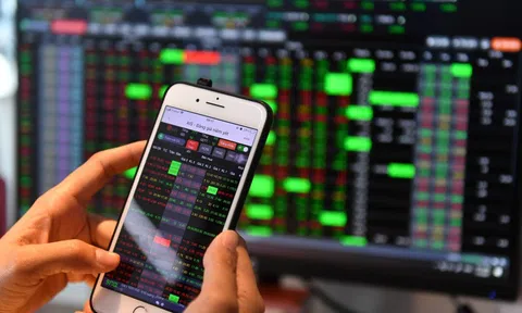 VN-Index vượt 1.600 điểm, nhà đầu tư nên làm gì?