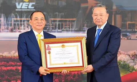 Tập đoàn Vingroup nhận Huân chương Lao động hạng Nhất