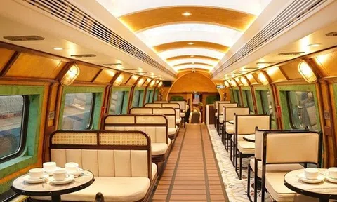 Hôm nay, đoàn tàu 2 tầng đầu tiên tại Hà Nội chính thức ra mắt: Mỗi ngày chỉ chạy 3 chuyến, có cả ca hát phục vụ hành khách
