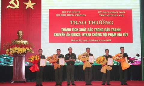 Trao thưởng thành tích xuất sắc hai chuyên án đấu tranh tội phạm ma túy