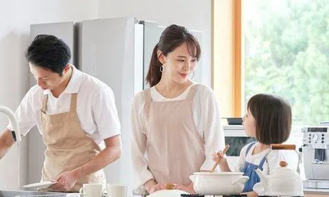 Thay vì áp đặt, chỉ đạo con phải làm theo ý mình, bố mẹ hãy giúp con rèn luyện tính tự lập và tự giác