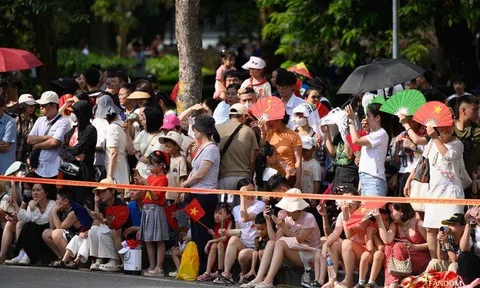 Hà Nội miễn phí bánh, nước uống và lương khô cho người dân xem diễu binh 2/9