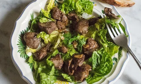 Bất ngờ với 1 bộ phận của gà có lượng cholesterol cao gấp 4 lần mỡ lợn: Người Việt rất hay ăn