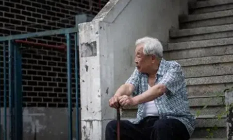 Sau tuổi 60, tiền bạc vô nghĩa – 3 NỖI ĐAU này mới khiến con người gục ngã