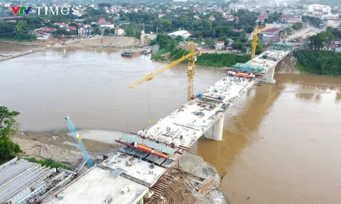 Phú Thọ: Cầu Phong Châu mới chuẩn bị hợp long sau gần 300 ngày thi công thần tốc