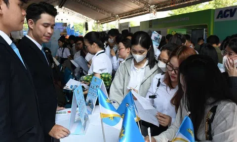 Gần 10.000 người dự ngày hội việc làm sân bay Long Thành