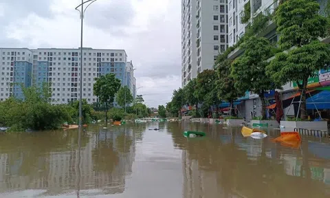 Nhiều khu chung cư Hà Nội thành 'ốc đảo' do mưa lớn sau bão