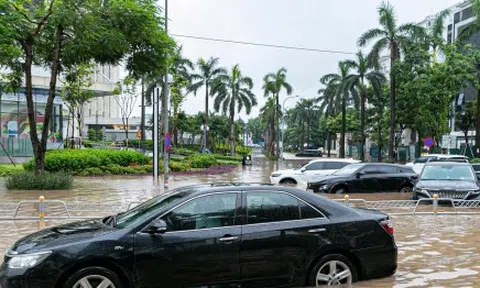 La liệt xe ngập nước do mưa bão Kajiki: Điều kiện nào hưởng bảo hiểm bồi thưởng?