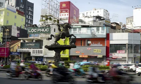 Khách thuê lũ lượt rời mặt bằng đắc địa Ngã 6 Phù Đổng