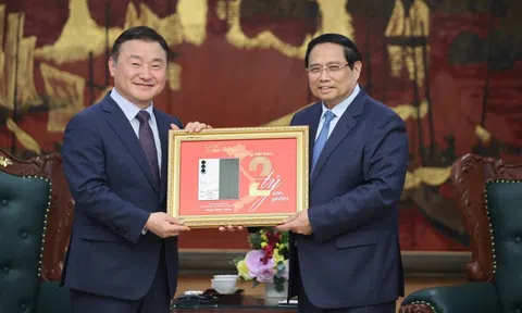 Gặp Thủ tướng, CEO Samsung điện tử nhắc đến "điều đặc biệt" về một chiếc điện thoại "made in Vietnam"