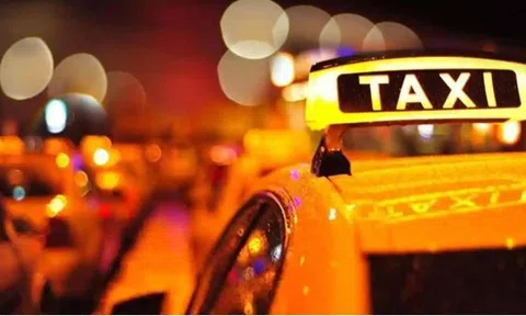 Hành khách đi taxi hết 36k, nhưng chuyển khoản nhầm 500 triệu đồng: Tài xế lập tức báo cảnh sát, hành động sau đó khiến ai cũng kinh ngạc