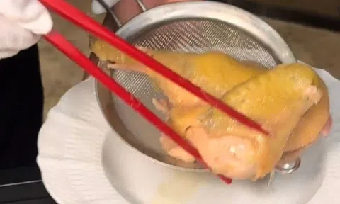 Khách nổi giận vì ăn nửa con gà phải trả hóa đơn gần 7,5 triệu, nhà hàng khẳng định: “Chúng tôi làm đúng, không hề chặt chém”