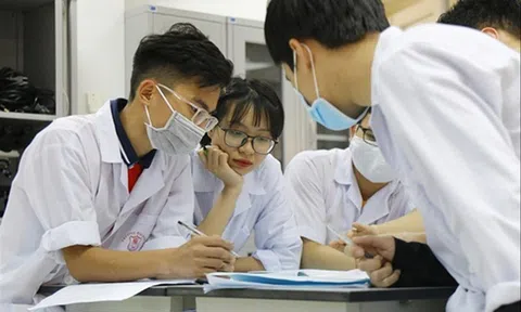 Tại sao Bác sĩ nội trú được gọi là ‘lớp váng’ tinh tuý nhất của ngành y? Đọc sách tính bằng cân, ôn thi như “luyện đơn trong lò bát quái”