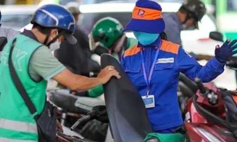 Giá xăng giảm, dầu tăng