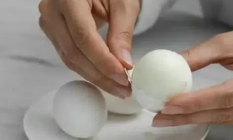 Ăn trứng luộc mỗi ngày bổ gan hay hại gan? Bác sĩ chỉ rõ 4 nguyên tắc cần nhớ