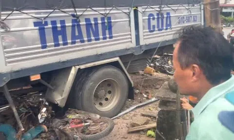 Xe tải tông vào chợ chuối, 12 người thương vong: Lời khai của tài xế