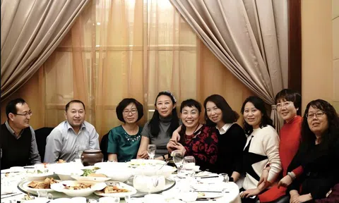 Họp lớp được hỏi lương hưu, tôi trả lời thật 30 triệu đồng/tháng, về phát hiện bị loại khỏi nhóm chat, vợ trách: “Chỉ nên nói 3 triệu”