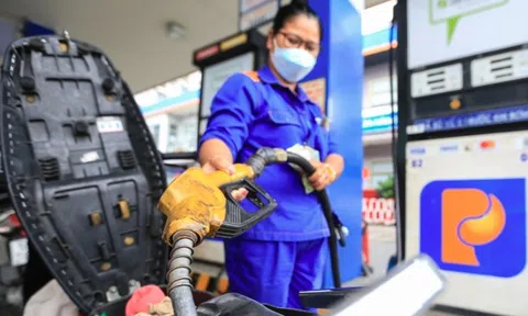 Giá xăng giảm