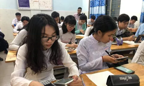 16 trường ở TPHCM có thể cấm học sinh sử dụng điện thoại giờ ra chơi từ tháng 10