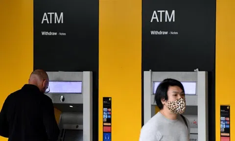 Làm việc tại ngân hàng 25 năm rồi bất ngờ bị "cướp việc" sau khi huấn luyện AI “quá giỏi”