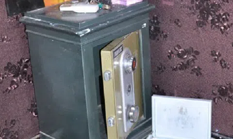 Két sắt trong nhà phạm 5 điều: Cả người lẫn của đều lao đao, dễ vướng lao lý