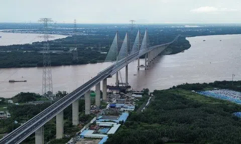 Ngắm cầu dây văng có tĩnh không cao nhất Việt Nam