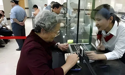 Gửi tiết kiệm 15 tỷ đồng, cụ bà chết sững nhận về 10 tỷ đồng sau 3 năm, ngân hàng khẳng định: “Chúng tôi không sai”