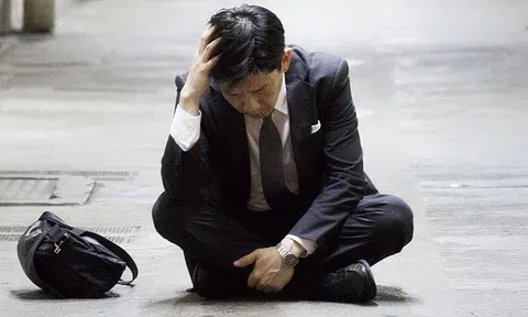 Sau 43 năm làm lụng, người đàn ông tích luỹ được hơn 15 tỷ: “Vào ngày nghỉ hưu, vợ bất ngờ tặng một ‘món quà’ khiến cuộc sống của tôi ngay lập tức sụp đổ”