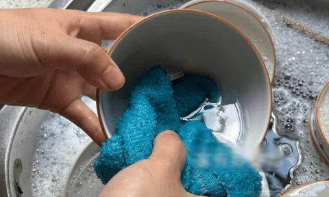 1 người rửa bát cả nhà mắc bệnh: 5 lỗi sai to đùng cần sửa ngay