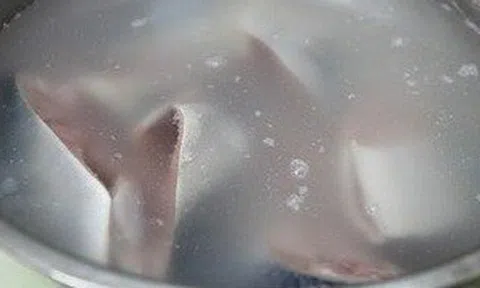 Đây chính là "kẻ thù" của mùi tanh: Khi nấu món cá phải dùng, thịt cá mềm hồng và ngọt vị hơn
