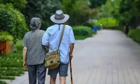 Lương hưu 30 triệu đồng/tháng, nhưng thông gia hỏi tôi chỉ đáp: “4 triệu, đủ ăn thôi”, nhờ thế mà yên ổn về sau