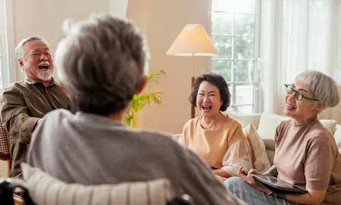 Sau tuổi 50, khôn ngoan thì đừng làm 4 điều này với họ hàng