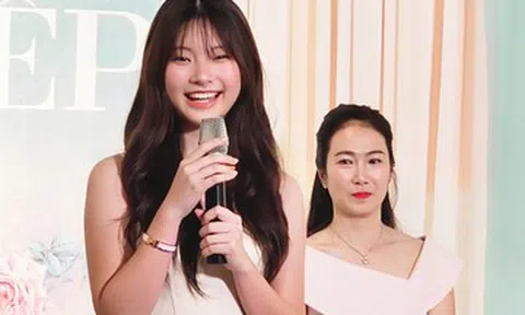 Con gái 15 tuổi xinh đẹp khiến MC Thanh Thảo rơi nước mắt