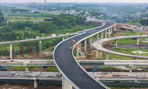 Cao tốc Biên Hòa - Vũng Tàu qua Đồng Nai đã thảm nhựa nhiều đoạn